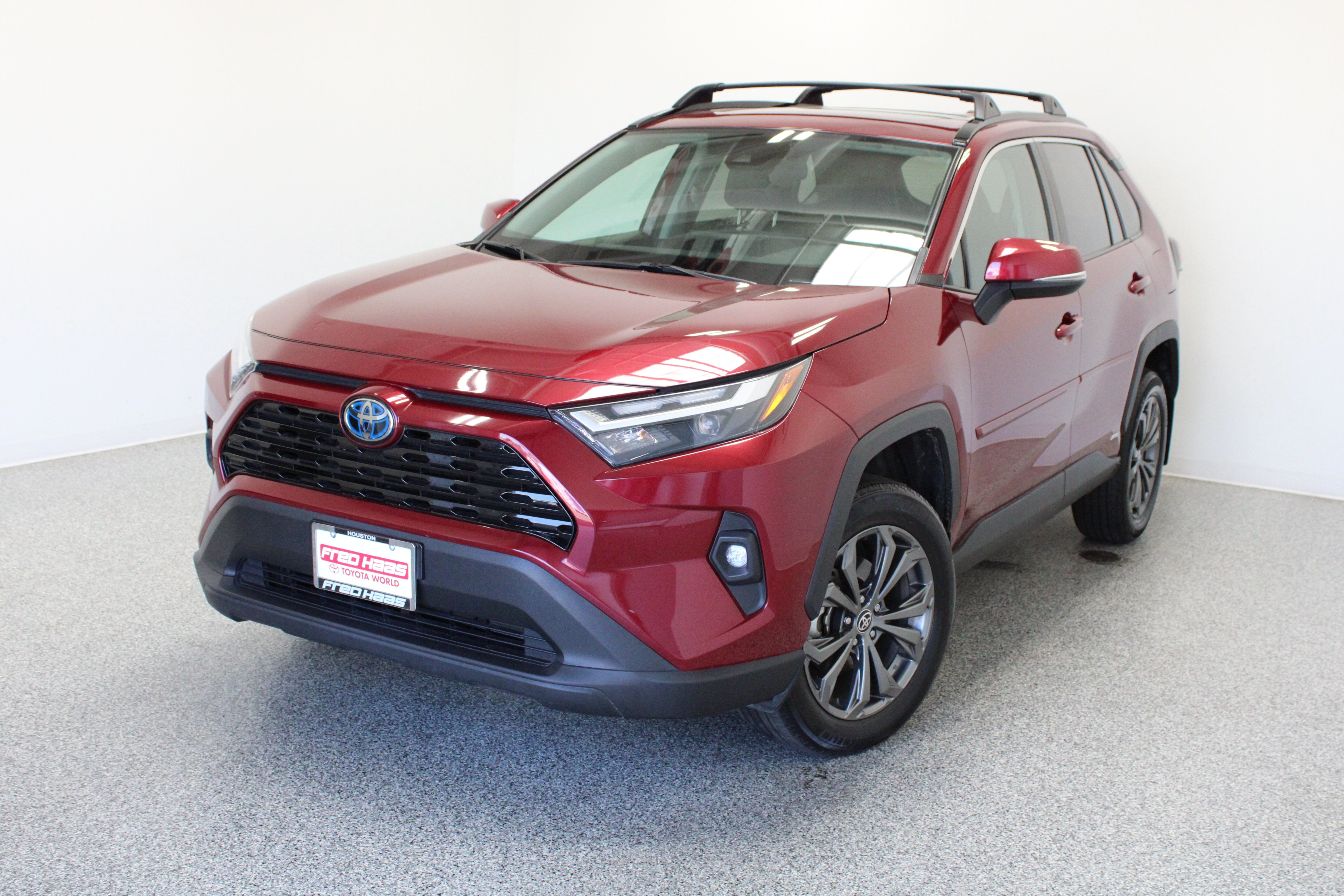 Used 2023 Toyota RAV4 XLE Premium AWD/4WD image 2