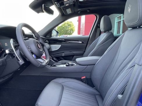 New 2024 Maserati Grecale GT image 17