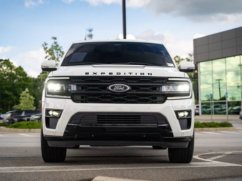 Used 2023 Ford Expedition Limited RWD image 2