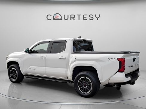 Used 2024 Toyota Tacoma TRD Sport image 3