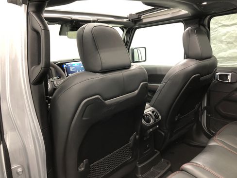 Certified 2024 Jeep Wrangler Unlimited Rubicon image 11