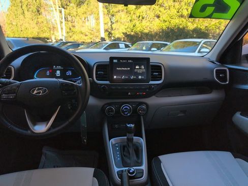 Certified 2023 Hyundai Venue SEL image 13