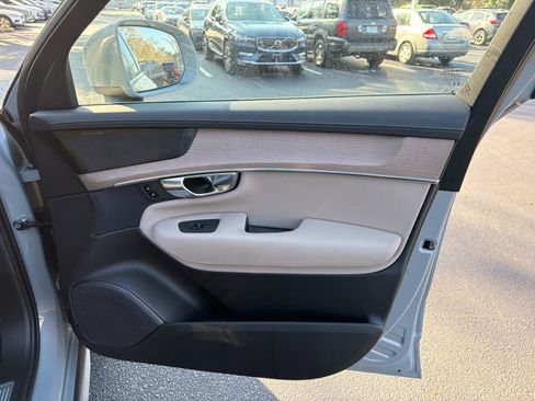 Certified 2025 Volvo XC90 B6 Plus image 19