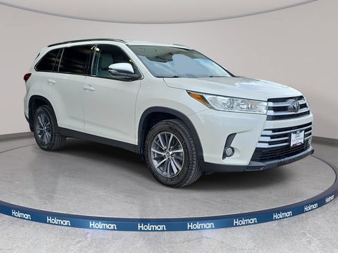 Used 2019 Toyota Highlander XLE w/ Carpet Mat Package (TMS) AWD/4WD image 4