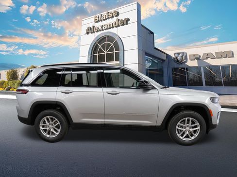 New 2026 Jeep Grand Cherokee Laredo X AWD/4WD image 2