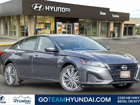 Used 2024 Nissan Altima 2.5 SL image 1