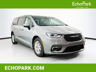 Used 2023 Chrysler Pacifica Touring-L