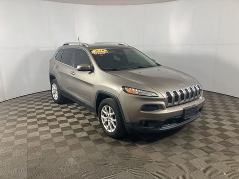 Used 2016 Jeep Cherokee Latitude w/ Comfort/Convenience Group image 7