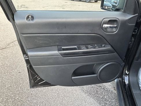 Used 2017 Jeep Patriot High Altitude AWD/4WD image 14
