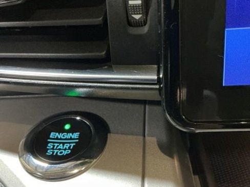 Used 2020 Ford Explorer XLT w/ Equipment Group 202A image 27