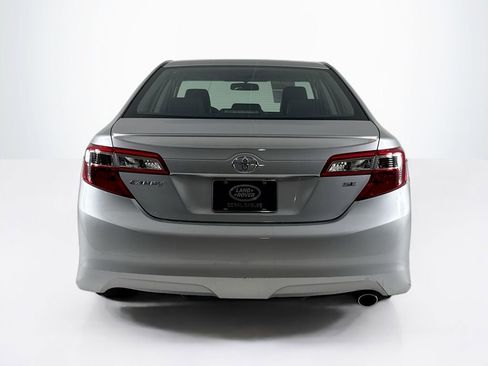 Used 2013 Toyota Camry image 4