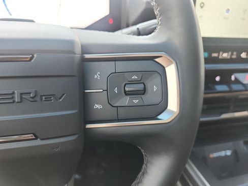Used 2025 GMC Hummer EV 2X AWD/4WD image 29