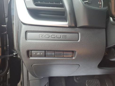 Used 2022 Nissan Rogue S AWD/4WD image 12