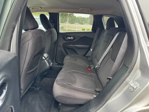 Used 2015 Jeep Cherokee Latitude image 12