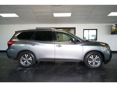 Used 2020 Nissan Pathfinder SL FWD image 8