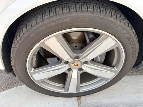 Used 2024 Porsche Cayenne AWD/4WD image 3