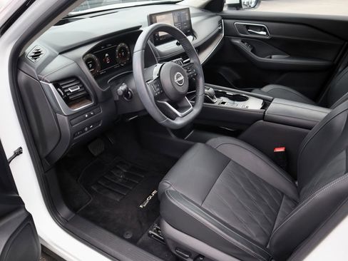 Used 2024 Nissan Rogue Platinum w/ Platinum Premium Package image 13