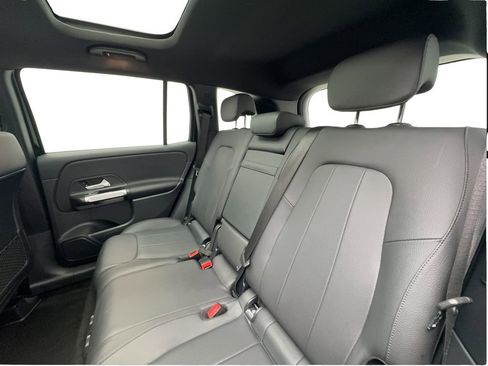Used 2025 Mercedes-Benz GLB 250 4MATIC image 24