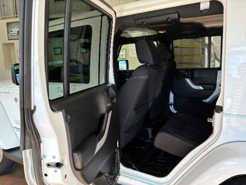 Used 2014 Jeep Wrangler Unlimited Sahara w/ Connectivity Group image 28