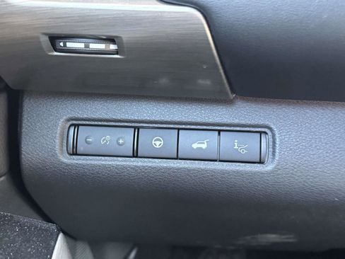 Used 2023 Nissan Pathfinder Platinum image 18