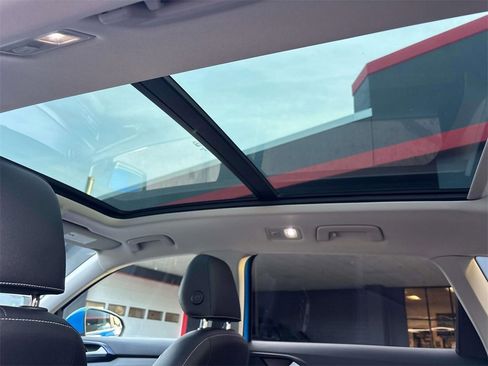 Used 2023 Volkswagen Taos SE w/ Panoramic Sunroof Package image 14