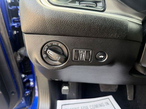 Used 2022 Dodge Challenger SXT w/ Driver Convenience Group AWD/4WD image 12