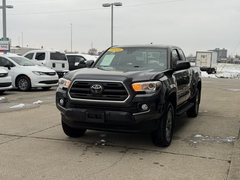 Used 2019 Toyota Tacoma SR5 image 3
