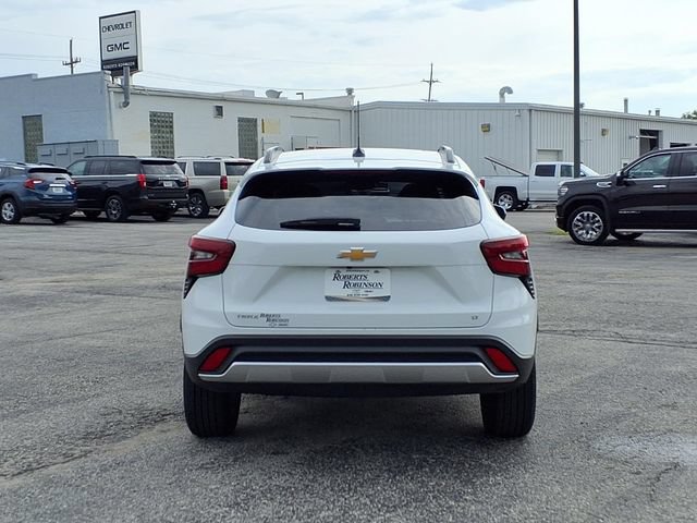 Used 2025 Chevrolet Trax LT FWD image 6