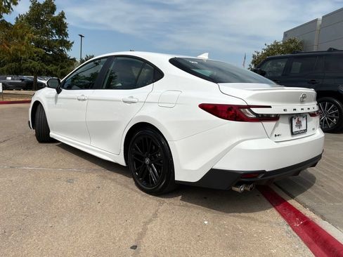 Used 2026 Toyota Camry SE FWD image 8