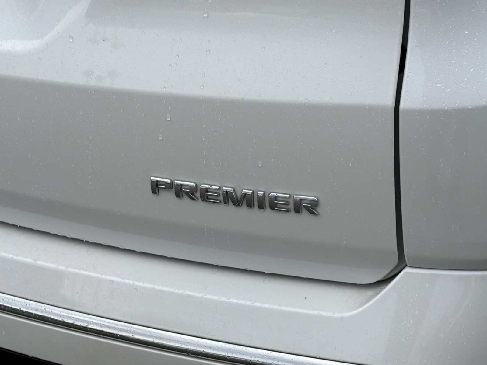 Used 2023 Chevrolet Traverse Premier FWD image 41