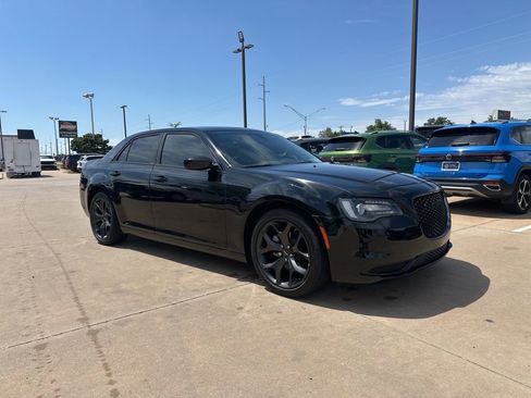 Used 2023 Chrysler 300 Touring w/ Sport Appearance Package RWD image 3