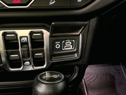 Used 2021 Jeep Wrangler Unlimited Sport image 33