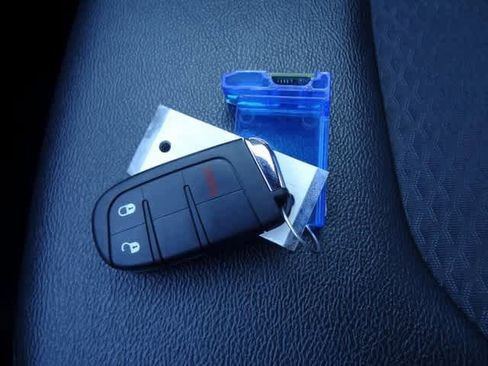 Used 2024 Jeep Compass Latitude image 34