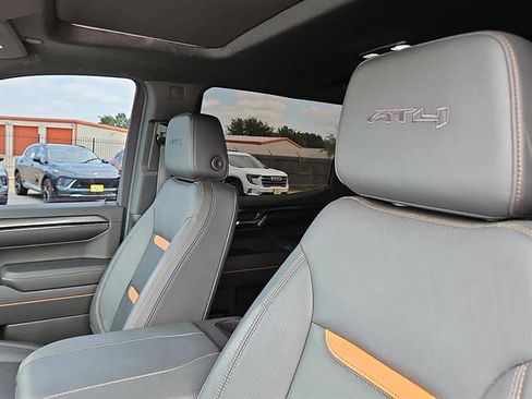 Used 2024 GMC Sierra 1500 AT4 w/ Technology Package AWD/4WD image 11