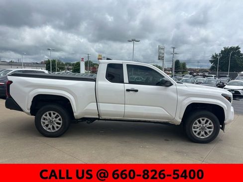 Used 2025 Toyota Tacoma SR RWD image 4