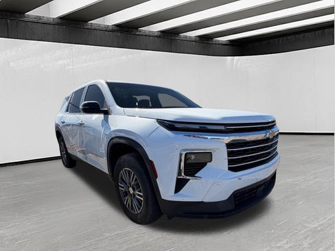 Used 2025 Chevrolet Traverse LT AWD/4WD image 5