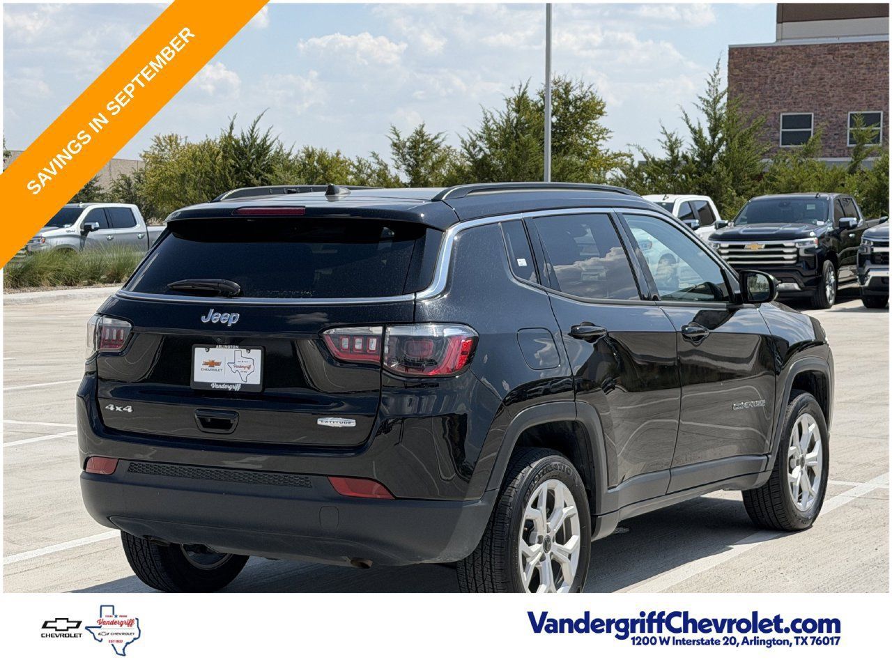 Used 2025 Jeep Compass Latitude w/ Sun & Sound Group AWD/4WD image 4