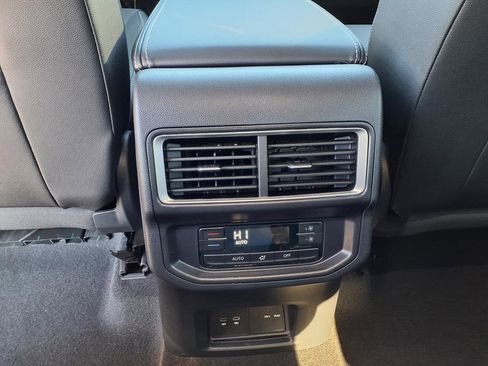 New 2026 Volkswagen Atlas SE image 12