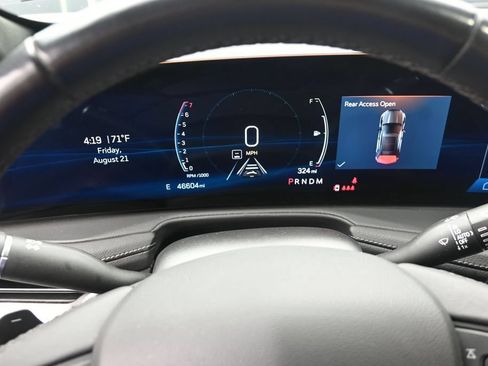 Used 2025 Cadillac XT4 Premium Luxury FWD image 17