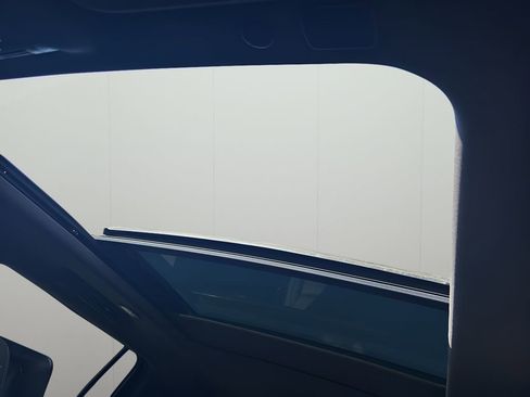 Used 2024 GMC Yukon SLT image 32