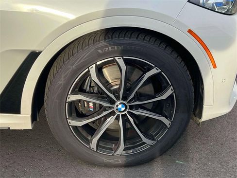 Used 2021 BMW X7 M50i w/ Dynamic Handling Package image 11