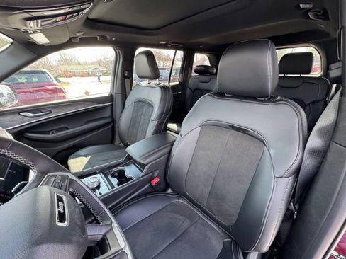 New 2026 Jeep Grand Cherokee Altitude AWD/4WD image 32