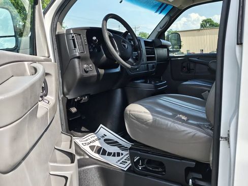 Used 2015 GMC Savana 2500 RWD image 12