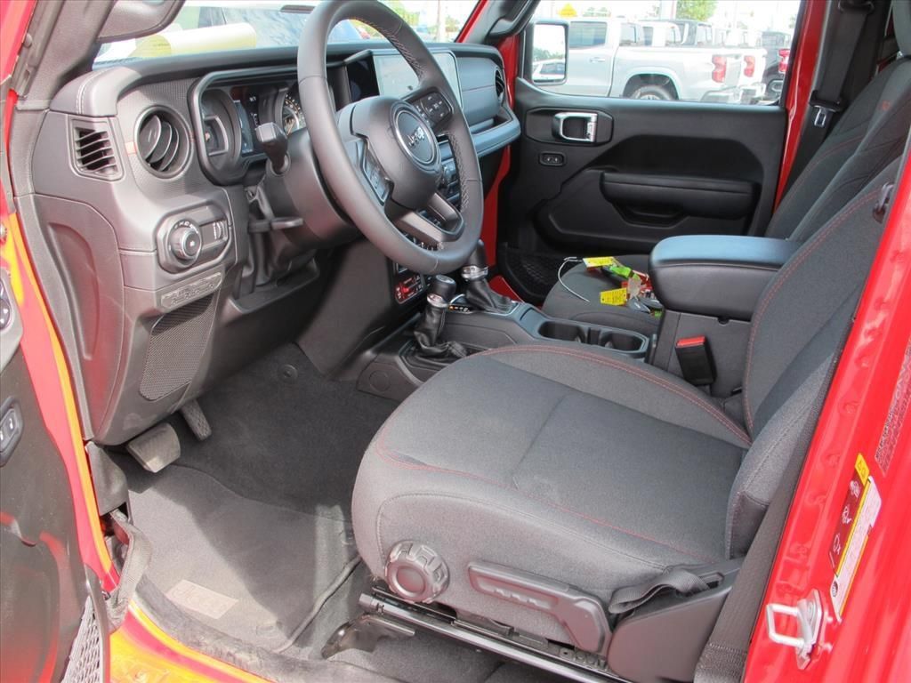 Used 2026 Jeep Wrangler Unlimited Rubicon AWD/4WD image 9
