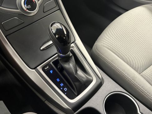 Used 2015 Hyundai Elantra SE w/ Option Group 02 FWD image 18