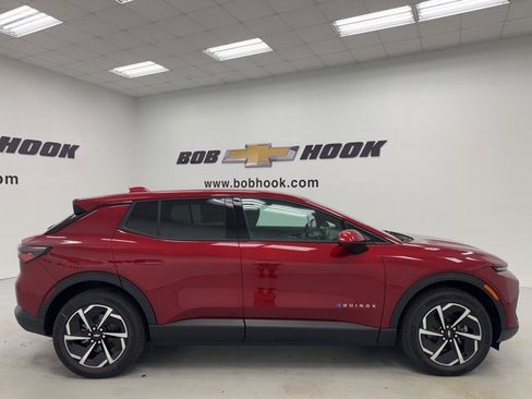 New 2026 Chevrolet Equinox EV LT image 4