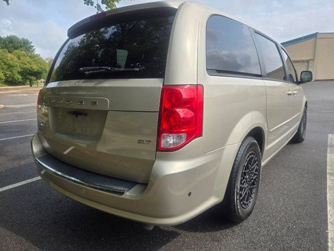 Used 2014 Dodge Grand Caravan SXT FWD image 9