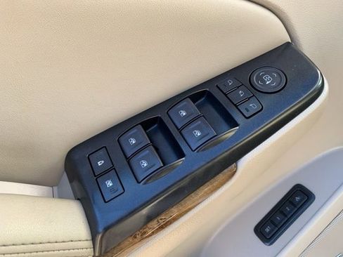 Used 2016 GMC Yukon Denali w/ Enhanced Security Package image 12