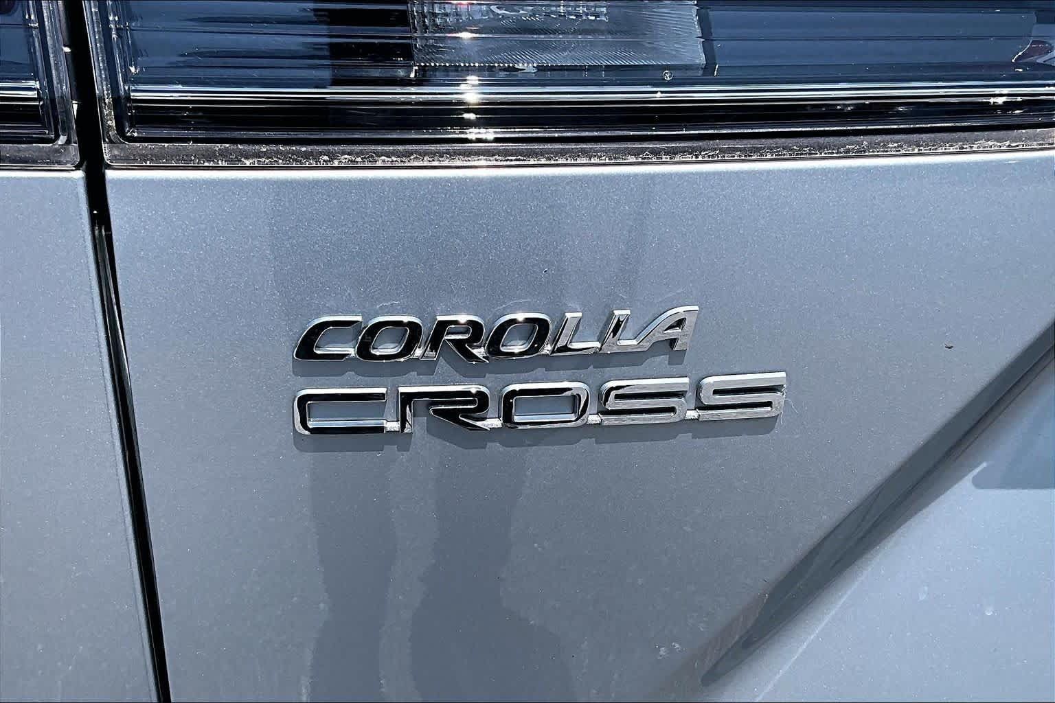 Used 2023 Toyota Corolla Cross XLE w/ Convenience Package AWD/4WD image 31