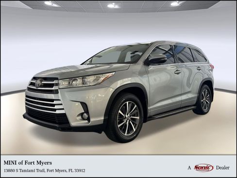 Used 2017 Toyota Highlander XLE image 1